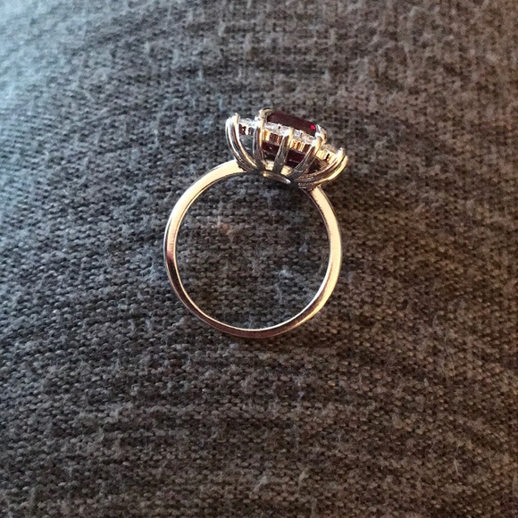 Brand New beautiful size 8 garnet ring - Picture 7 of 9